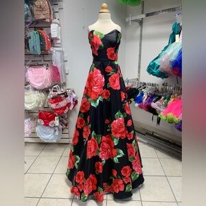 Size 0 Red & Black Floral Prom Homecoming Pageant Formal Dress W/Pockets NWT